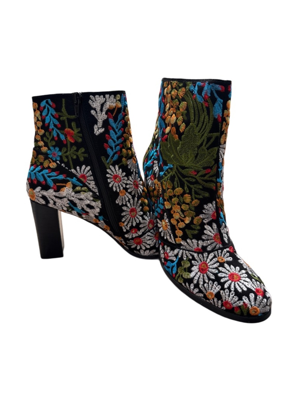 COCONUT BY MATISSE FLORAL EMBROIDERY ANKLE BOOTS NWOT - Picture 2 of 7